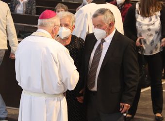 Im Anschluss an den Ehejubilarsgottesdienst mit Weihbischof Ulrich Boom am Freitagvormittag, 2. Juli, konnten sich die Paare von ihm und weiteren Priestern und Diakonen segnen lassen.