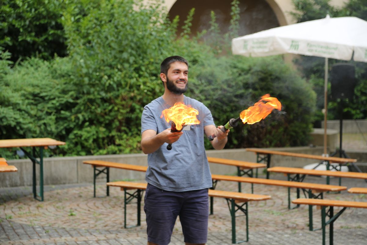 Am Tag der Jugend hat Weihbischof Paul Reder im Anschluss an ein buntes Workshop-Programm einen Kiliani-Gottesdienst mit den Jugendlichen im Kilianeum in Würzburg gefeiert.