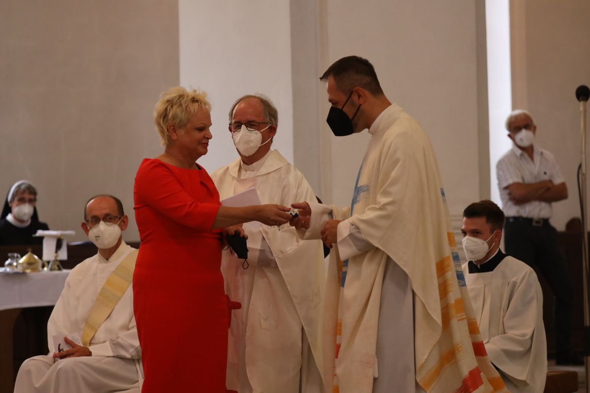 Bei einem feierlichen Gottesdienst in der Seminarkirche Sankt Michael in Würzburg mit Bischof Dr. Franz Jung am Montagabend, 26. Juli, sind Regens Stefan Michelberger und Subregens Stefan Fleischmann verabschiedet und Regens Peter Göttke offiziell begrüßt worden. 