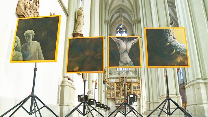 Der Sakralkünstler Raoul Rossmy hat seine Erlebnisse während des Corona-Lockdowns mit Hilfe der Kunst verarbeitet.