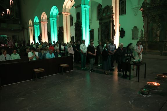 Die "Nacht der Hoffnung" am Samstagabend, 13. Juli, der Kiliani-Wallfahrtswoche lud zu Besinnung, Gebet und Kraftschöpfen in den Kiliansdom ein. Viele Passanten nutzten das Angebot, das um Mitternacht endete.