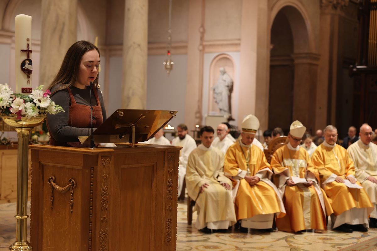 Bischof Dr. Franz Jung feierte am Sonntag, 6. Oktober, einen Gottesdienst zum Abschluss der Irlandwallfahrt mit den Reliquien der Frankenapostel in der Kathedrale von Cavan. Im Anschluss wurde der Schrein mit den Häuptern der Märtyrer für den Rücktransport nach Würzburg sicher verpackt.