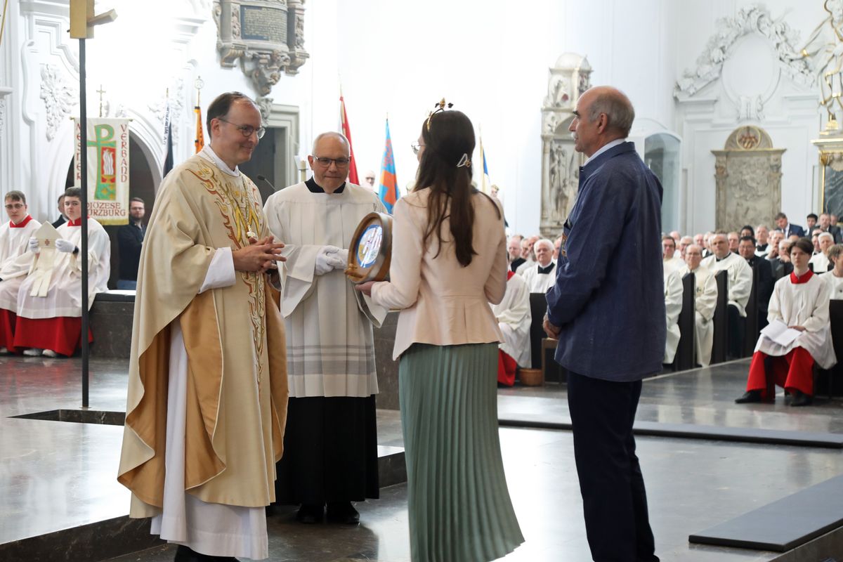 Bei einem Pontifkalgottesdienst im Würzburger Kiliansdom ist an Christi Himmelfahrt, 9. Mai 2024, Weihbischof Paul Reder zum Bischof geweiht worden.