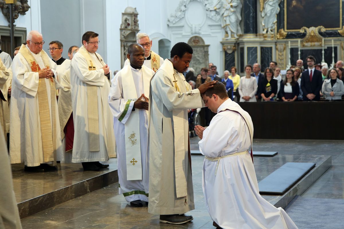 2419/0653 Priesterweihe von Frank Elsesser_15087