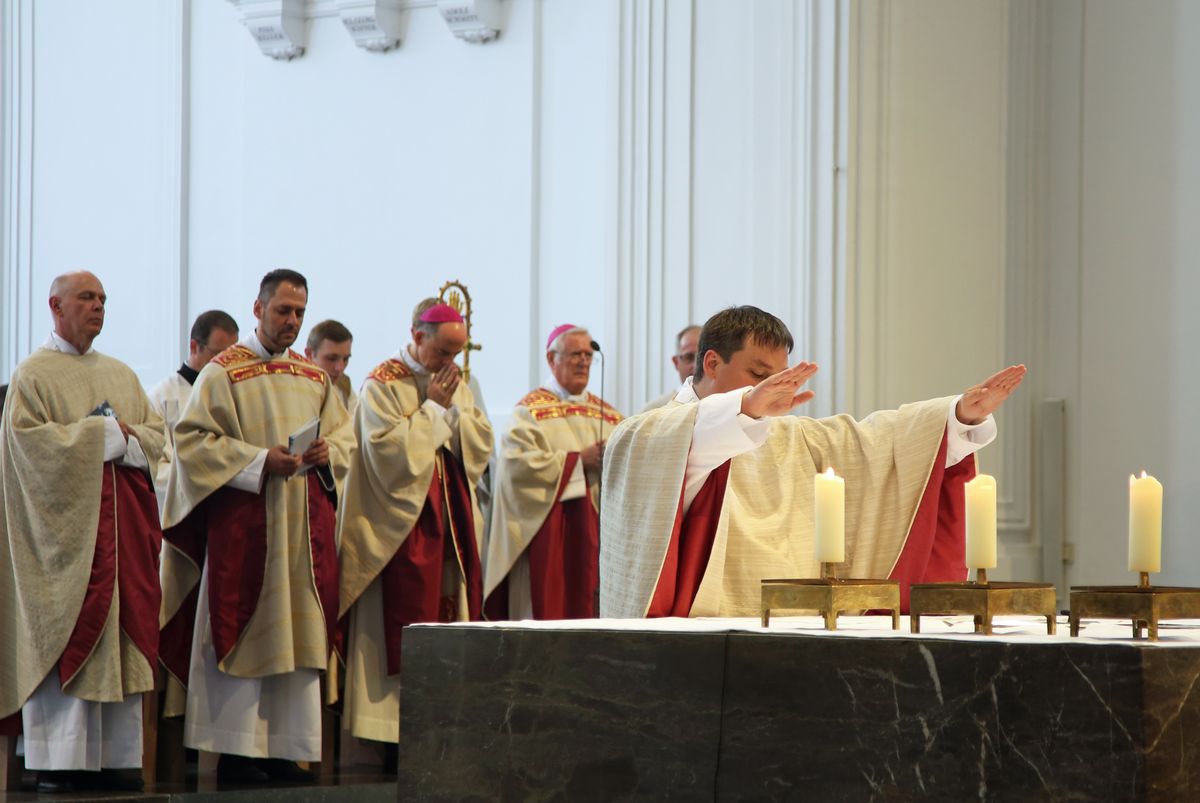 2419/0653 Priesterweihe von Frank Elsesser_15094