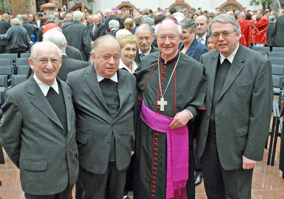 Eine Delegation aus dem Heimatbistum Würzburg stand Bischof Dr. Anton Schlembach (2 von rechts) bei seiner Verabschiedung am 10. Februar 2007 in Speyer zur Seite (von links): Generalvikar i. R. Prälat Heribert Brander, Bischof em. Dr. Paul-Werner Scheel Eine Delegation aus dem Heimatbistum Würzburg stand Bischof Dr. Anton Schlembach (2 von rechts) bei seiner Verabschiedung am 10. Februar 2007 in Speyer zur Seite (von links): Generalvikar i. R. Prälat Heribert Brander, Bischof em. Dr. Paul-Werner Scheele und Generalvikar Dr. Karl Hillenbrand.
