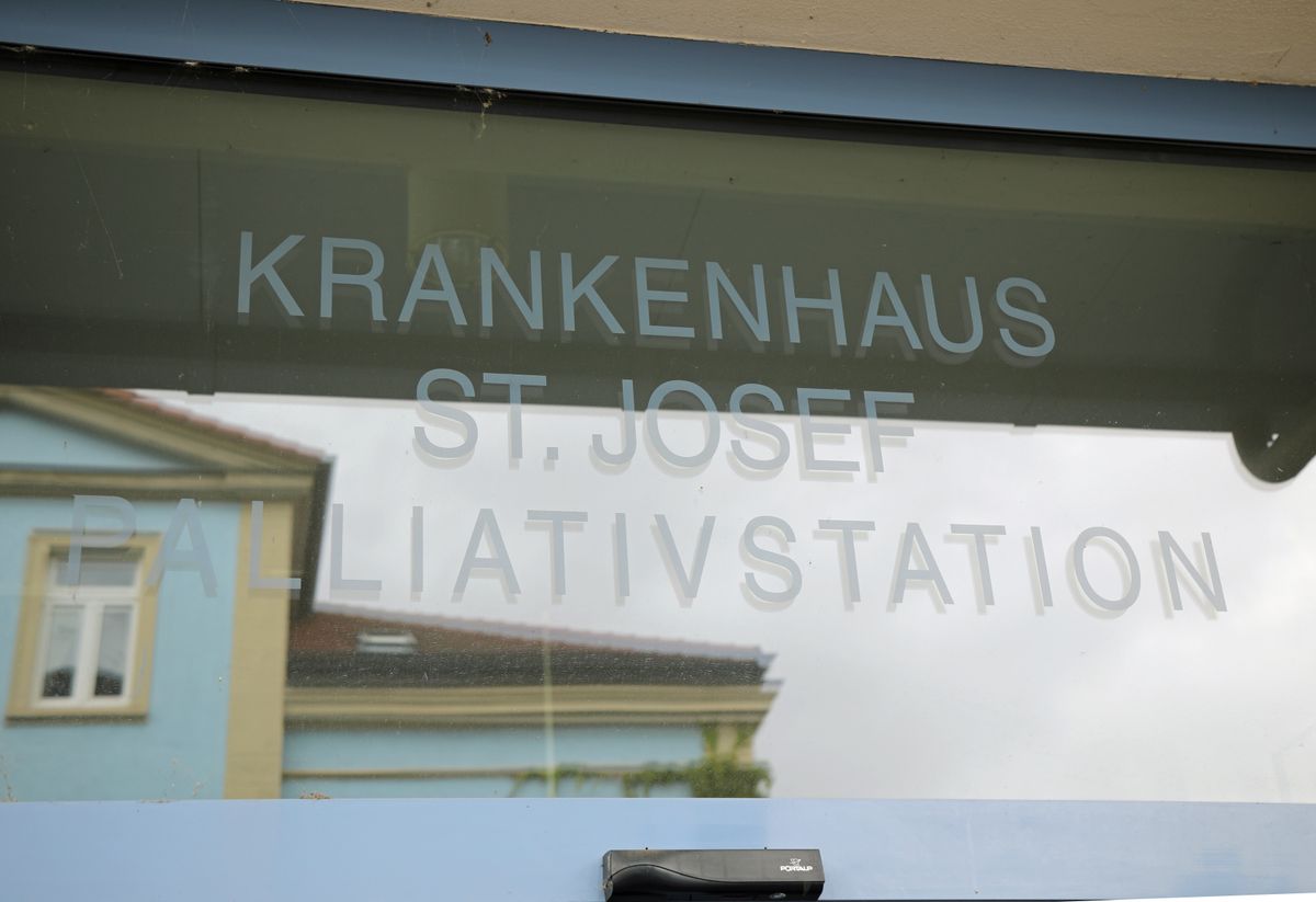 2925/0739 Kiliani Bischof besucht Palliativstation Schweinfurt_60001