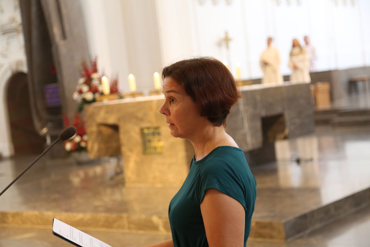 Rund 250 Ehejubilare haben am Freitagnachmittag, 4. Juli, im Kiliansdom in einem Pontifikalgottesdienst mit Weihbischof em. Ulrich Boom ihr Eheversprechen erneuert. 