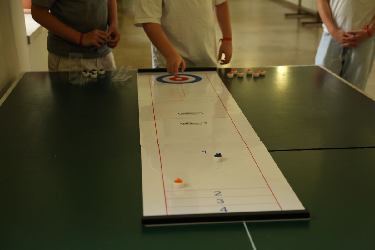 Am Tag der Jugend hat Weihbischof Paul Reder im Anschluss an ein buntes Workshop-Programm einen Kiliani-Gottesdienst mit den Jugendlichen im Kilianeum in Würzburg gefeiert.