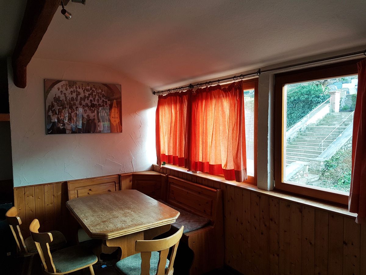 Die Katholische Landjugendbewegung (KLJB) mit ihren mehr als 150 Mitgliedern nutzt das Obergeschoss des Pfarrheims für wöchentliche Gruppenstunden und einen offenen Jugendtreff an den Wochenenden. Die Katholische Landjugendbewegung (KLJB) mit ihren mehr als 150 Mitgliedern nutzt das Obergeschoss des Pfarrheims für wöchentliche Gruppenstunden und einen offenen Jugendtreff an den Wochenenden.