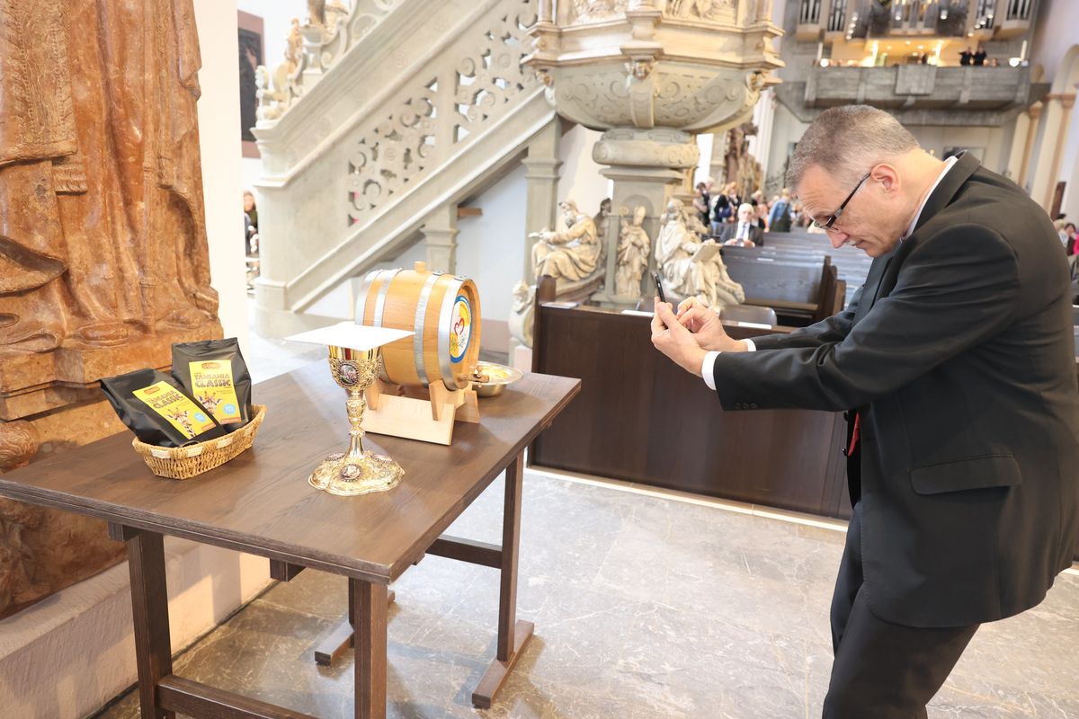 Bei einem Pontifkalgottesdienst im Würzburger Kiliansdom ist an Christi Himmelfahrt, 9. Mai 2024, Weihbischof Paul Reder zum Bischof geweiht worden. 