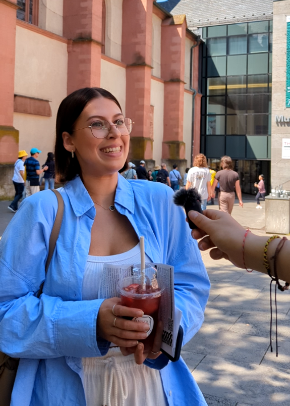 Die Passantin sagt, sie sei stolz auf sich und arbeite an sich selbst. Daraus ziehe sie Kraft und Hoffnung. Die Passantin sagt, sie sei stolz auf sich und arbeite an sich selbst. Daraus ziehe sie Kraft und Hoffnung.