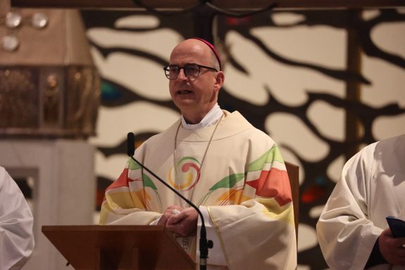 Bischof Dr. Franz Jung feierte am Festtag des heiligen Franziskus in der Kathedrale des heiligen Mél in Longford einen Gottesdienst. Im Anschluss lud die Pfarrei zum Kaffee in das Untergeschoss ein.