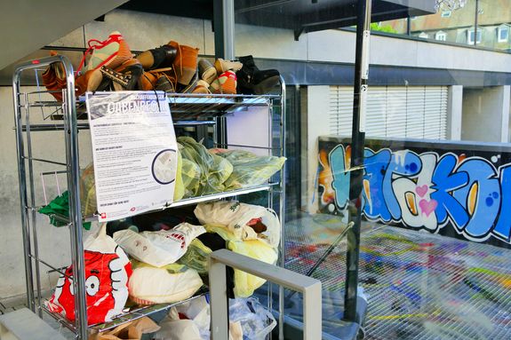 1820/0473 Gabenregal der Katakombe_20896