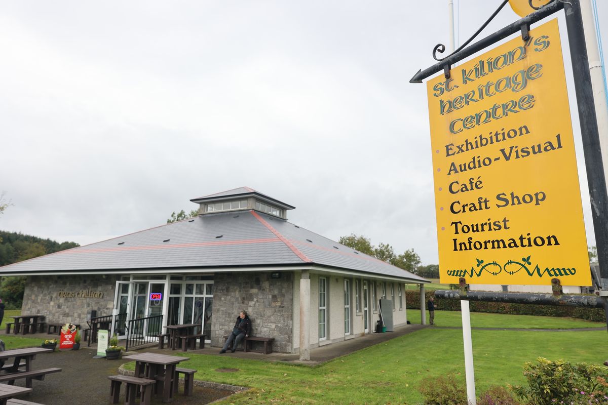 Mit einer Prozession durch den Ort, einem Gottesdienst in der Kilianskirche und einem gemeinsamen Mittagessen von Deutschen und Iren in der Saint Kilian