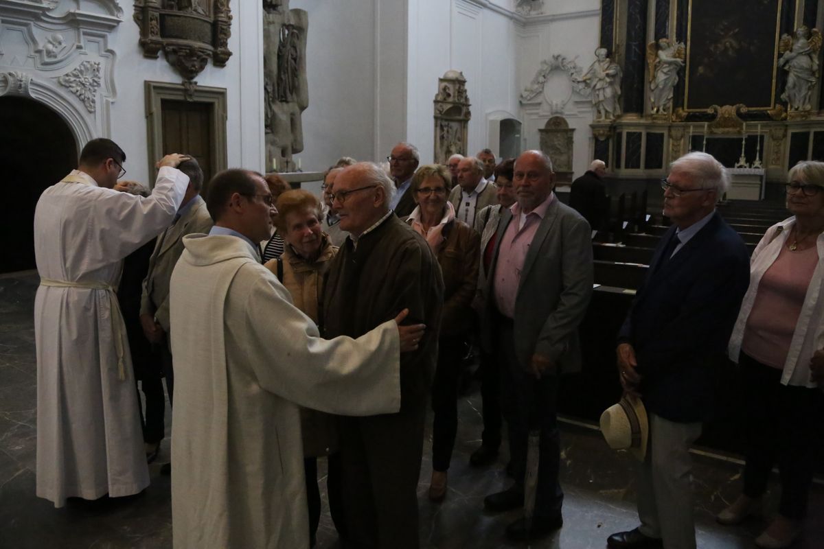 Bischof Dr. Franz Jung hat am Donnerstagnachmittag, 4. Juli, mit etwa 320 Paaren im Kiliansdom ihr goldenes oder diamantenes Ehejubiläum gefeiert.