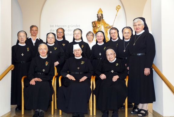 Elf Ritaschwestern haben Professjubiläum gefeiert: (vorne von links) Schwester Gisela Schneider, Schwester Timothea Brenner und Schwester Agnesia Greß; (hinten von links) Schwester Ingrid Seufert, Generalvikarin Schwester Angela Zehe, Schwester Bernadette Faß, Schwester Maria Hirth, Schwester Hildegard Kalla, Schwester Christiane Schröder, Schwester Edeltraud Walter, Schwester Dolores Schneider, Schwester Pauline Hanauer und Generaloberin Schwester Rita-Maria Käß.