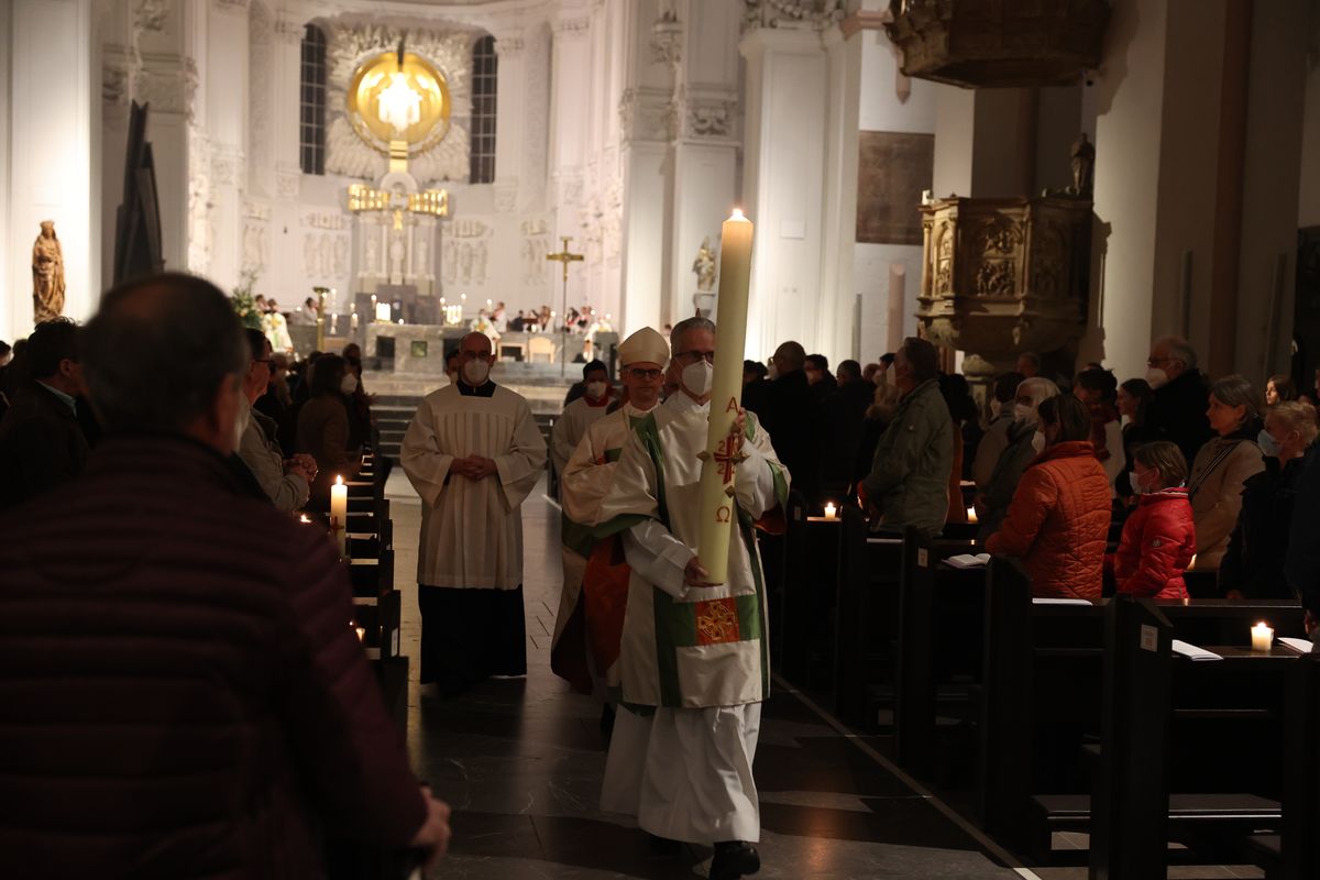 BIschof Dr. Franz Jung feiert am Samstagabend, 16. April, im Würzburger Kiliansdom die Osternacht.