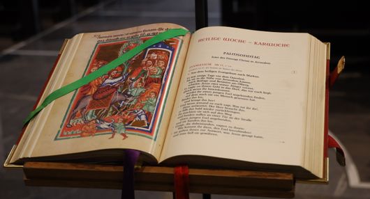 Mit einem Pontifikalgottesdienst im Würzburger Kiliansdom hat Bischof Dr. Franz Jung am Sonntag, 28. März, die Heilige Woche im Bistum Würzburg eröffnet. Mit einem Pontifikalgottesdienst im Würzburger Kiliansdom hat Bischof Dr. Franz Jung am Sonntag, 28. März, die Heilige Woche im Bistum Würzburg eröffnet.