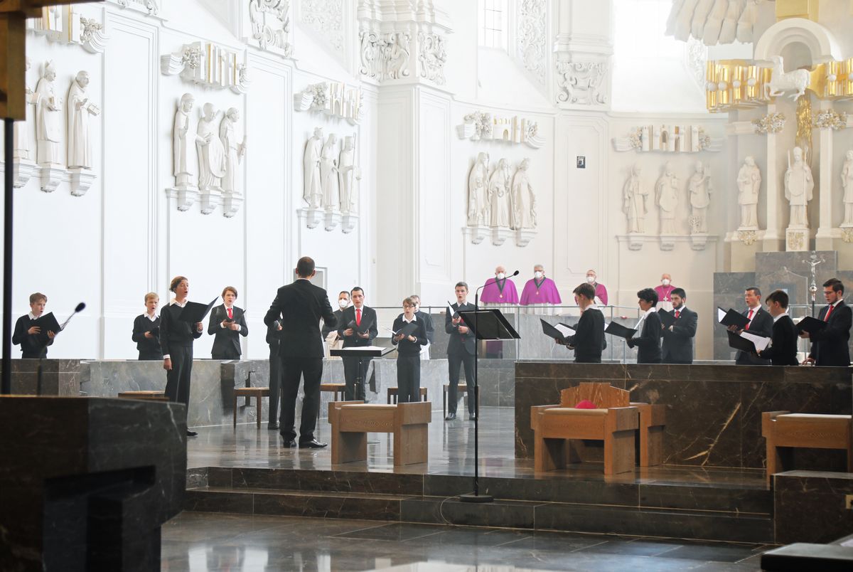 2721/0654 Eröffnung der Kiliani-Wallfahrtswoche 2021 im Kiliansdom_28602 Mit einem feierlichen Pontifikalgottesdienst ist am Sonntag, 4. Juli, im Würzburger Kiliansdom die Kiliani-Wallfahrtswoche 2021 eröffnet worden.