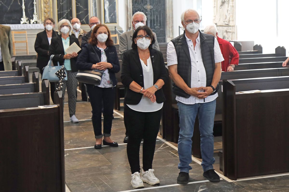 	 Weihbischof Ulrich Boom feierte am Mittwochnachmittag, 30. Juni, einen Gottesdienst für Ehepaare, die 2020 oder 2021 ihr goldenes, diamantenes oder eisernes Ehejubiläum hatten. Im Anschluss konnten sich die Paare segnen lassen.