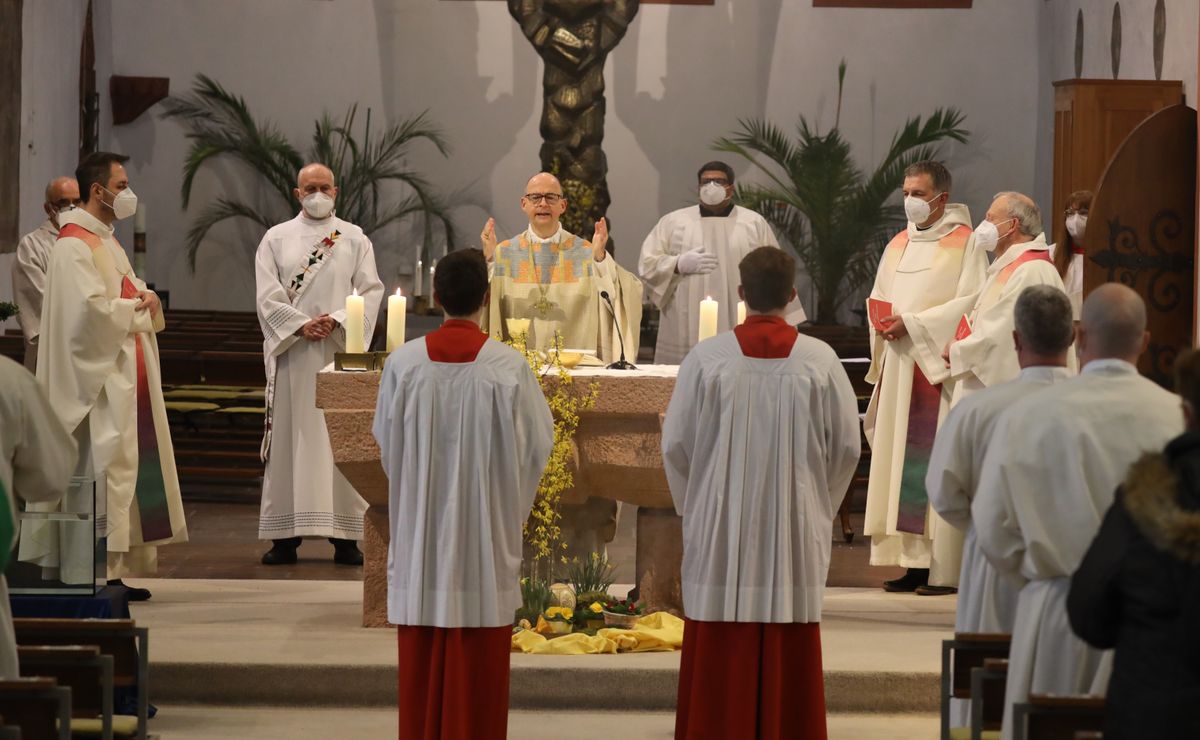 1421/0350 Diakone_26345