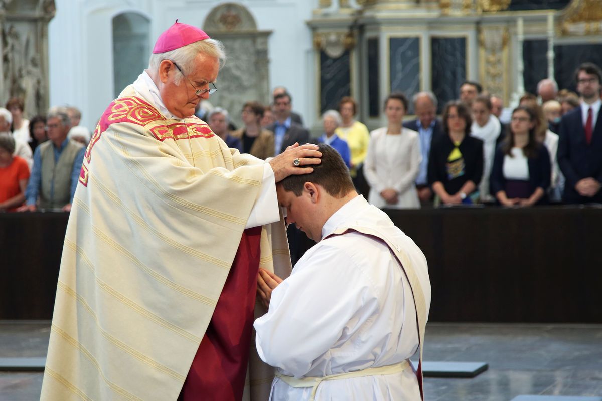 2419/0653 Priesterweihe von Frank Elsesser_15082