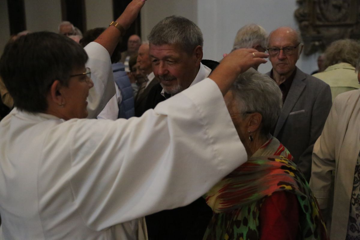 Bischof Dr. Franz Jung hat am Donnerstagnachmittag, 4. Juli, mit etwa 320 Paaren im Kiliansdom ihr goldenes oder diamantenes Ehejubiläum gefeiert.