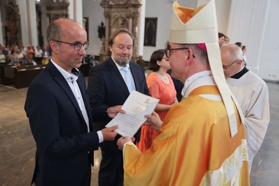 Bischof Dr. Franz Jung beauftragte Christoph Gewinner als Gemeindereferenten.