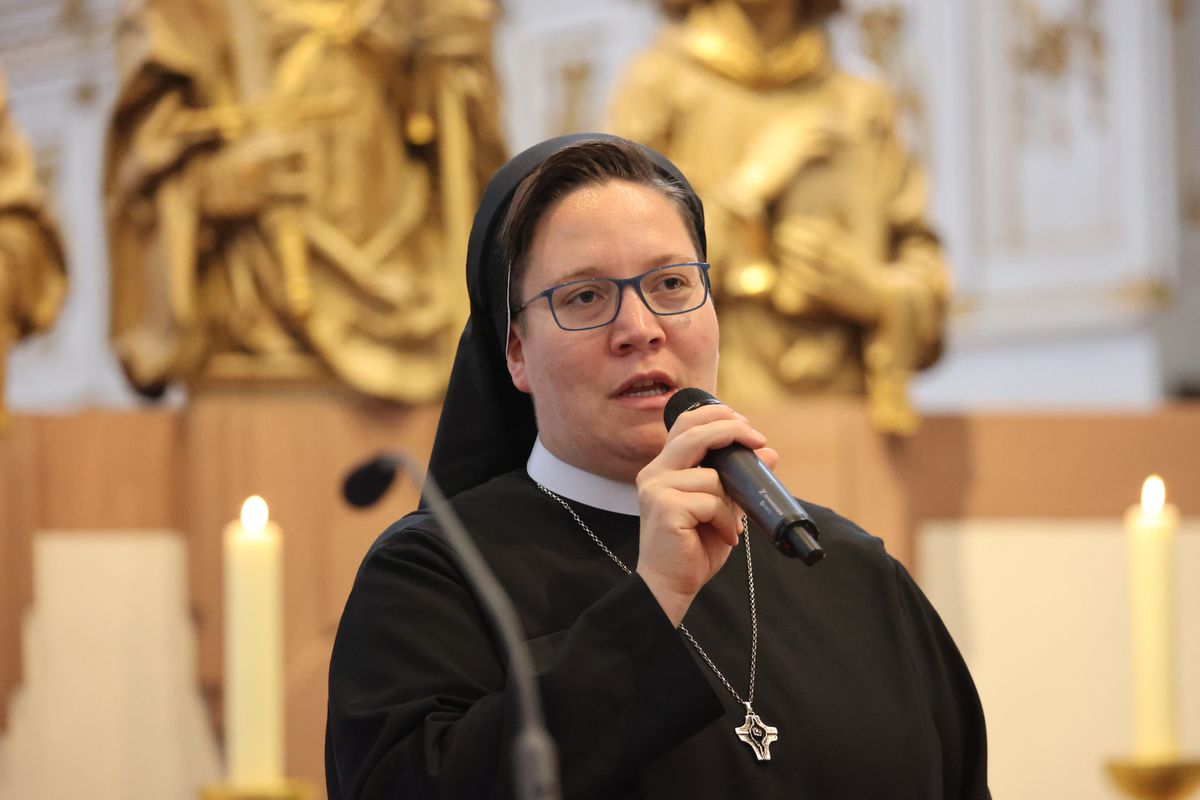 Gemeindereferentinnen und -referenten berichteten im Gottesdienst von beruflichen Erlebnissen, die sie begeistern und motivieren. Gemeindereferentinnen und -referenten berichteten im Gottesdienst von beruflichen Erlebnissen, die sie begeistern und motivieren.