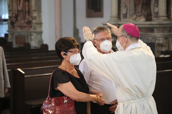 2621/0621 Dankgottesdienst für Ehejubilare mit Bischof Jung_27837