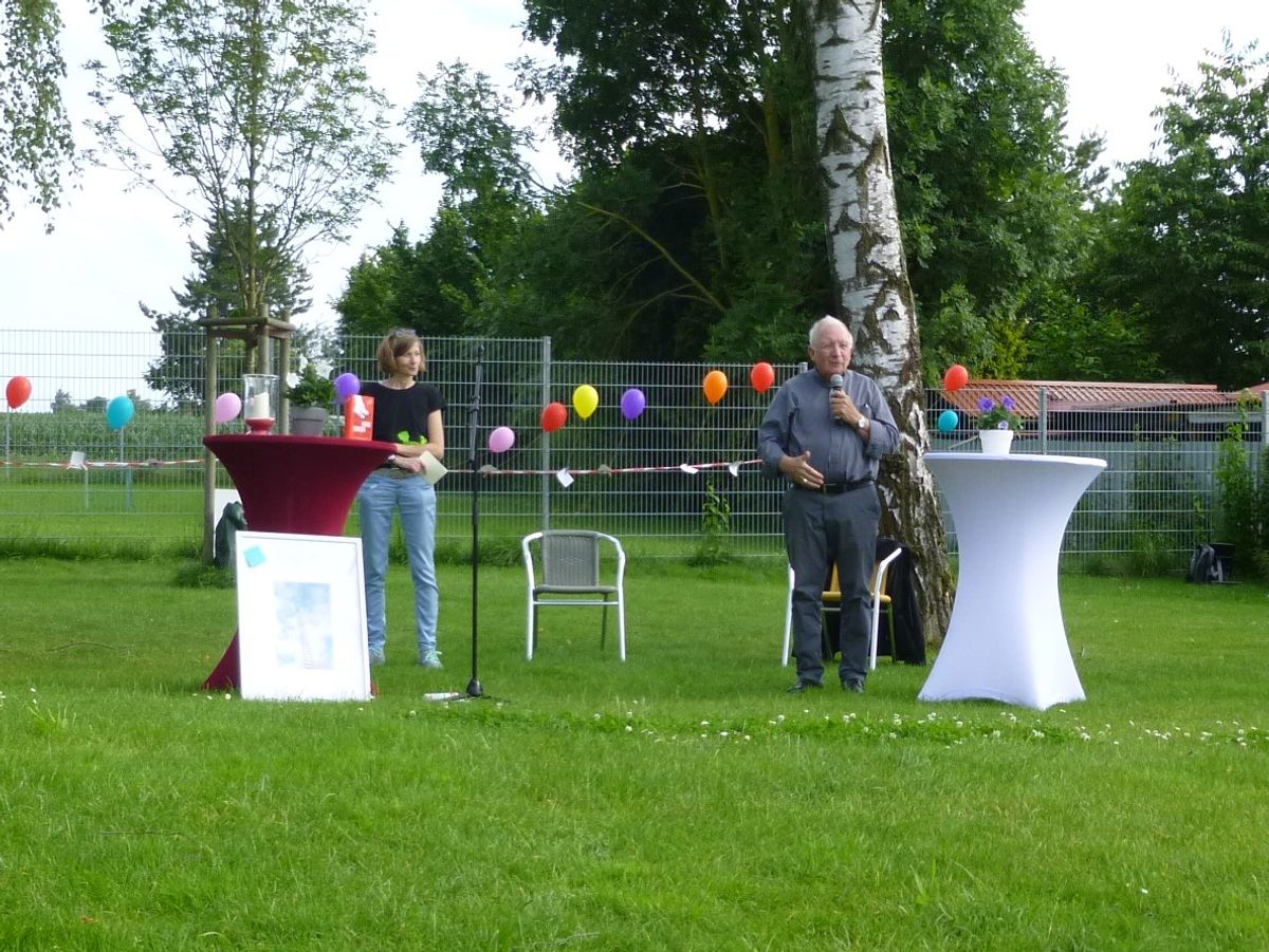 Im Freibad Gelchsheim feierten die Regionalstellen Kitzingen und Ochsenfurt einen Gottesdienst mit Weihbischof Ulrich Boom.
