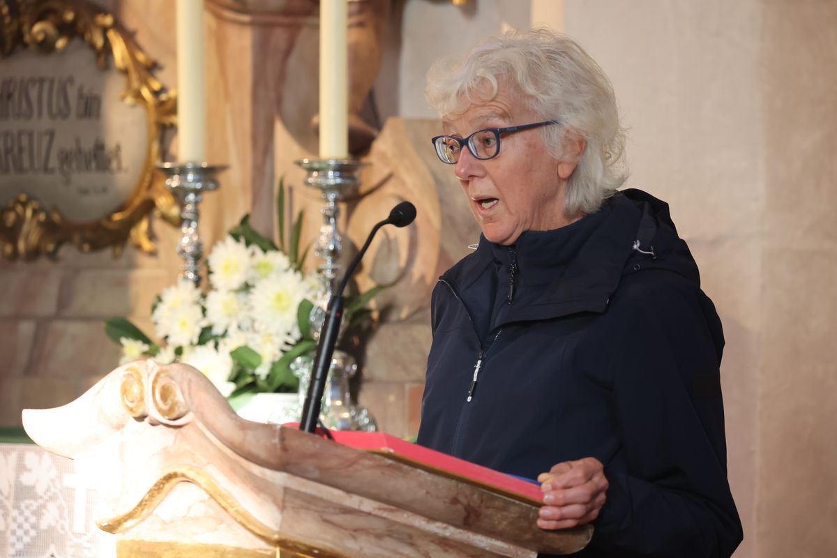 Bei einer Pontifikalmesse in der Klosterkirche auf dem Engelberg bei Großheubach hat Bischof Dr. Franz Jung zusammen mit Pater Jan Pelczarski, Generalsuperior der Oblaten des heiligen Josef aus Rom, am Sonntag, 3. November, offiziell die neue Niederlassung der Oblaten des heiligen Josef im Bistum Würzburg errichtet.