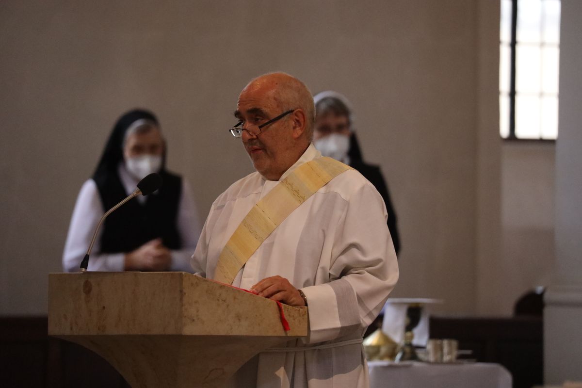 Bei einem feierlichen Gottesdienst in der Seminarkirche Sankt Michael in Würzburg mit Bischof Dr. Franz Jung am Montagabend, 26. Juli, sind Regens Stefan Michelberger und Subregens Stefan Fleischmann verabschiedet und Regens Peter Göttke offiziell begrüßt worden. 