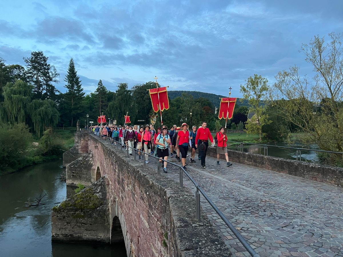 Auszug in Euerdorf am frühen Morgen.