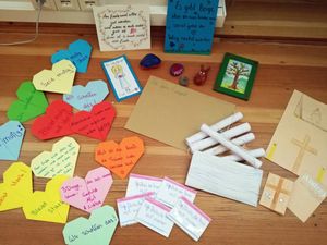 Die Jugendgruppen in Kitzingen haben Briefe für die Patienten und Pfleger in der Klinik "Kitzinger Land" gestaltet.