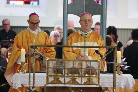 Mit einer Prozession durch den Ort, einem Gottesdienst in der Kilianskirche und einem gemeinsamen Mittagessen von Deutschen und Iren in der Saint Kilian