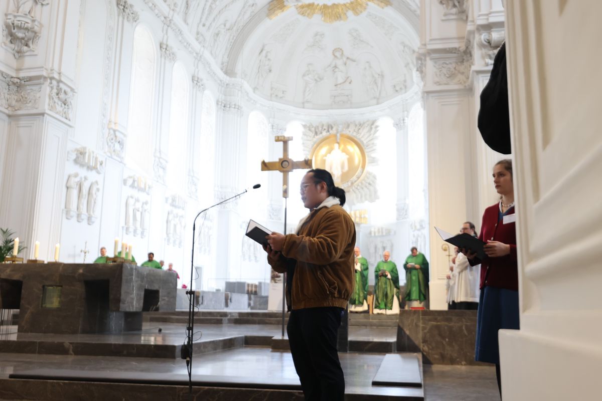 Mit einem Pontifikalgottesdienst im Kiliansdom und einem Festakt in Burkardushaus ist am Sonntag, 27. Oktober, in Würzburg der bundesweite Abschluss des Monats der Weltmission begangen worden. Beispielland war in diesem Jahr Papua-Neuguinea.
