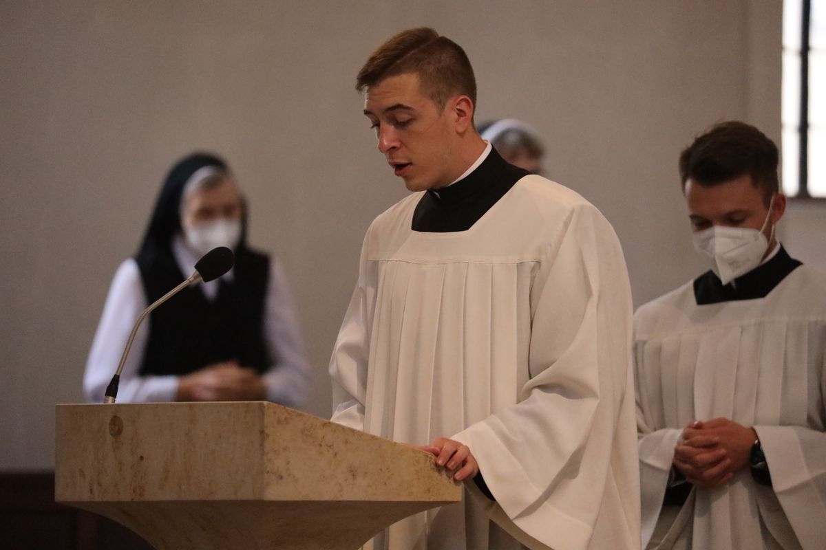 Bei einem feierlichen Gottesdienst in der Seminarkirche Sankt Michael in Würzburg mit Bischof Dr. Franz Jung am Montagabend, 26. Juli, sind Regens Stefan Michelberger und Subregens Stefan Fleischmann verabschiedet und Regens Peter Göttke offiziell begrüßt worden. 