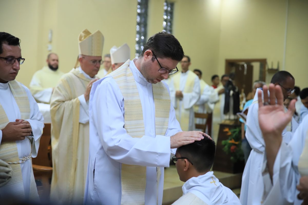 3225/0842 Weihbischof Paul Reder in Brasilien - Priesterweihen_61059