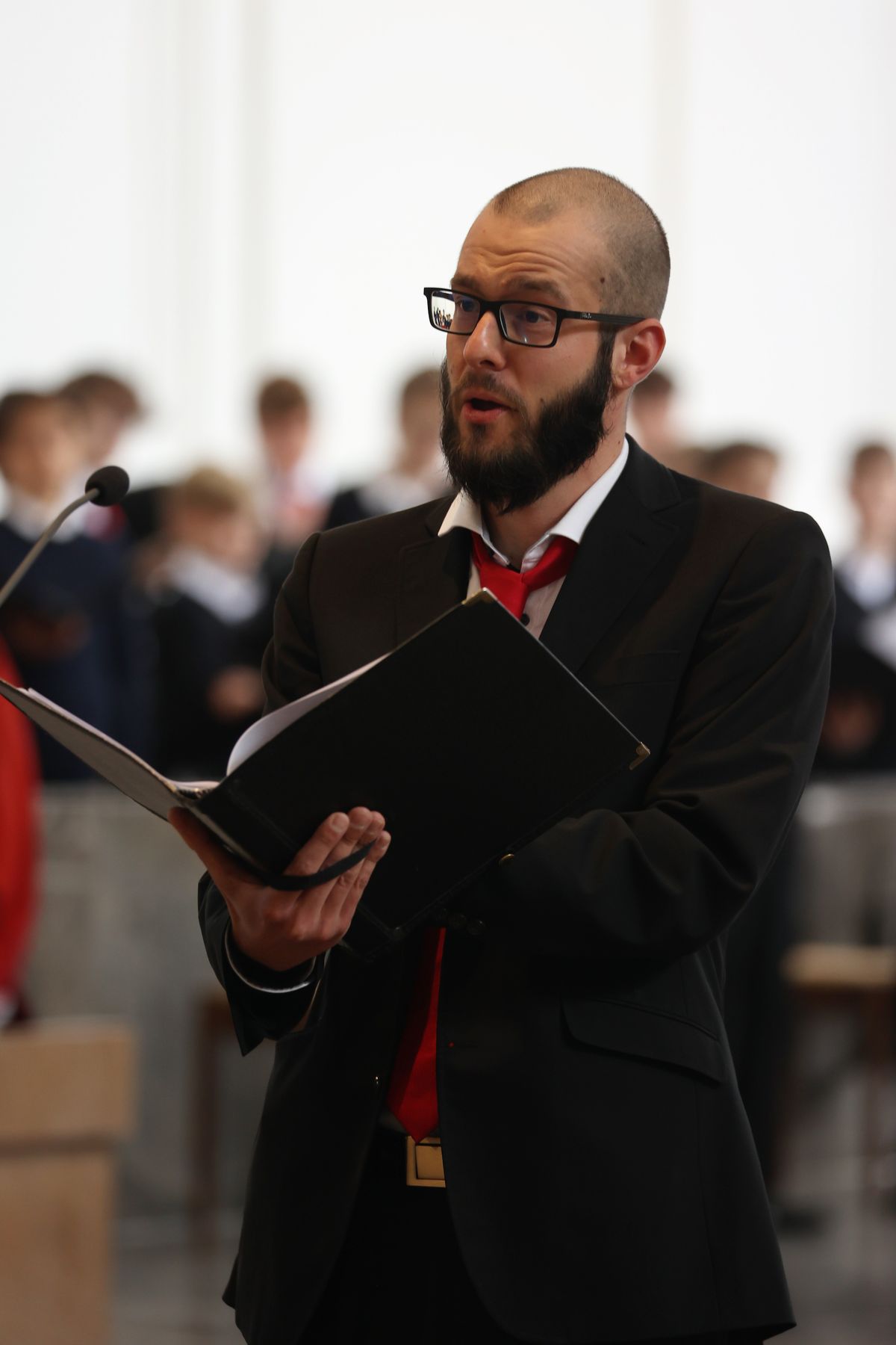 Bischof Dr. Franz Jung hat am Karfreitag, 15. April, die Liturgie vom Leiden und Sterben Jesu im Kiliansdom gefeiert. Bischof Dr. Franz Jung hat am Karfreitag, 15. April, die Liturgie vom Leiden und Sterben Jesu im Kiliansdom gefeiert.
