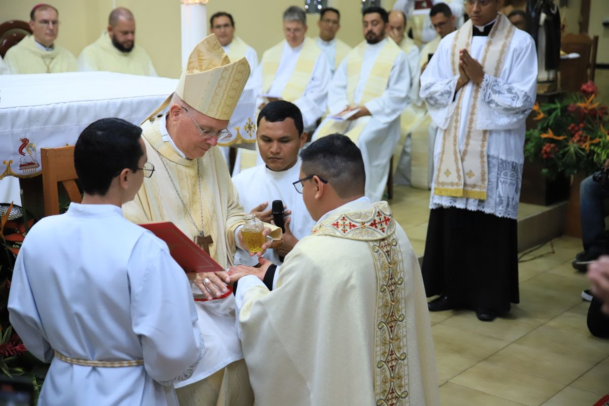 3225/0842 Weihbischof Paul Reder in Brasilien - Priesterweihen_61061
