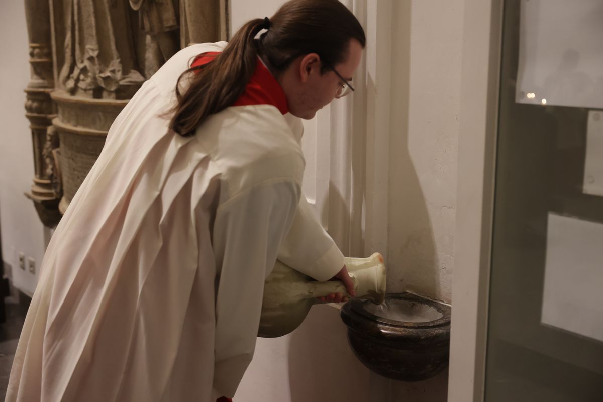 Bischof Dr. Franz Jung feierte am Samstag, 19. April, im Würzburger Kiliansdom die Osternacht. 