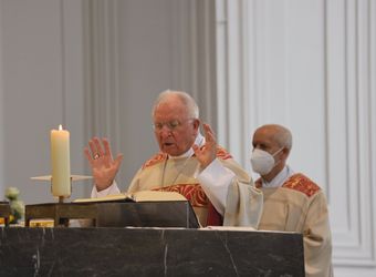Im Anschluss an den Ehejubilarsgottesdienst mit Weihbischof Ulrich Boom am Freitagvormittag, 2. Juli, konnten sich die Paare von ihm und weiteren Priestern und Diakonen segnen lassen.