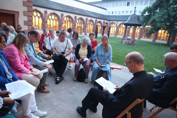 Die "Nacht der Hoffnung" am Samstagabend, 13. Juli, der Kiliani-Wallfahrtswoche lud zu Besinnung, Gebet und Kraftschöpfen in den Kiliansdom ein. Viele Passanten nutzten das Angebot, das um Mitternacht endete.