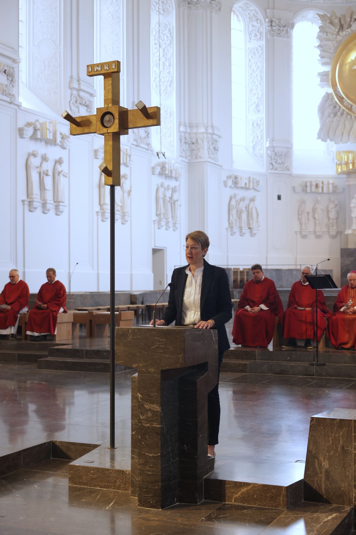 Weihbischof em. Ulrich Boom feierte am Mittwoch, 9. Juli, einen Kiliani-Wallfahrtsgottesdienst mit Gläubigen aus der Region Main-Rhön. Eine Begegnung auf dem Kiliansplatz schloss sich an. 