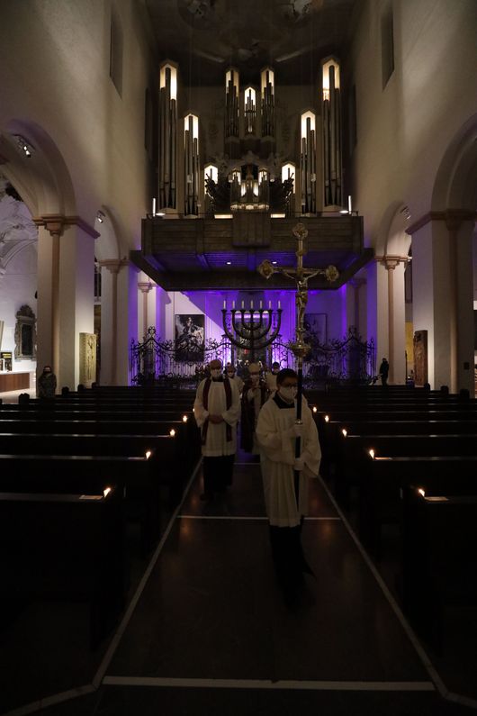Bischof Dr. Franz Jung leitete den Aussendungsgottesdienst im Würzburger Kiliansdom am Vorabend der bundesweiten Eröffnung der Adveniat-Weihnachtsaktion 2020. Bischof Dr. Franz Jung leitete den Aussendungsgottesdienst im Würzburger Kiliansdom am Vorabend der bundesweiten Eröffnung der Adveniat-Weihnachtsaktion 2020.