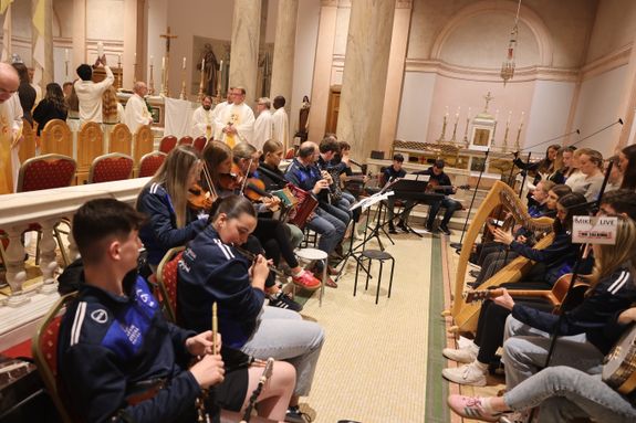Bischof Martin Hayes feierte am Samstagabend, 5. Oktober, mit den Gästen aus Deutschland einen Jugendgottesdienst in der Kathedrale von Cavan.