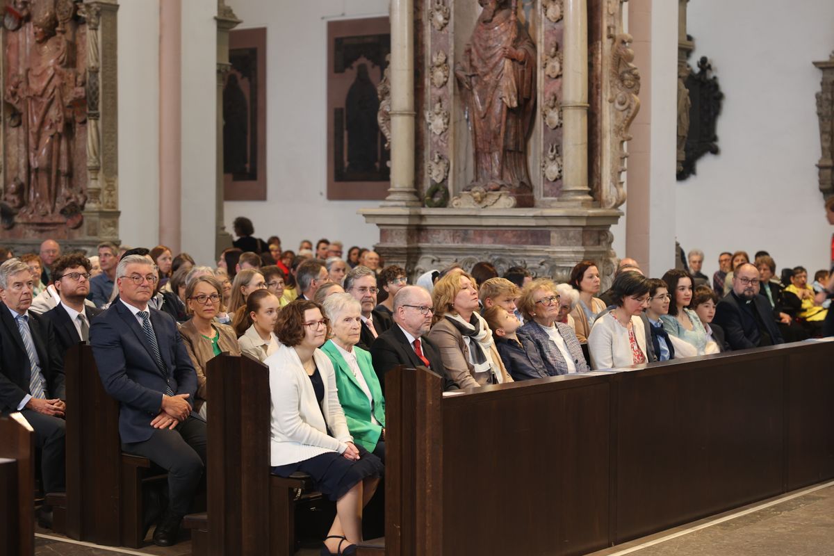 Bei einem Pontifkalgottesdienst im Würzburger Kiliansdom ist an Christi Himmelfahrt, 9. Mai 2024, Weihbischof Paul Reder zum Bischof geweiht worden. 