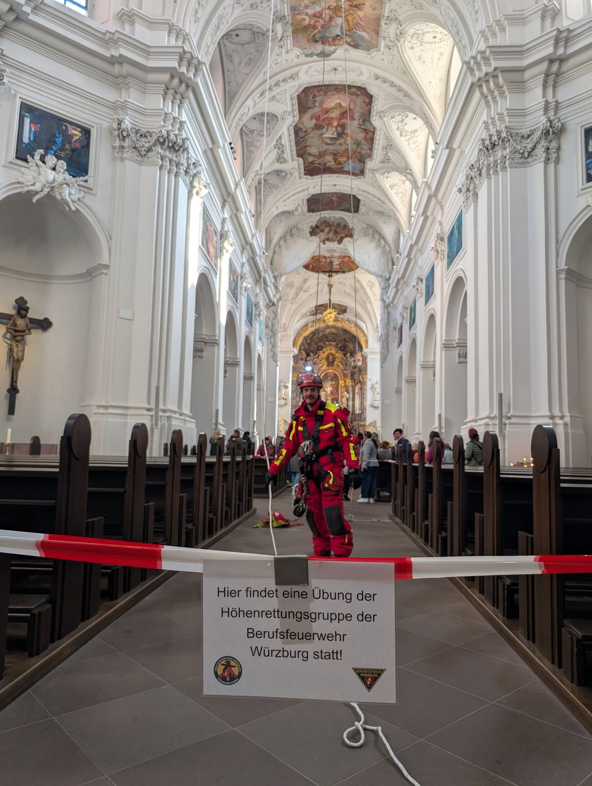 4225/1057 Höhenrettung Würzburg 2025_62956